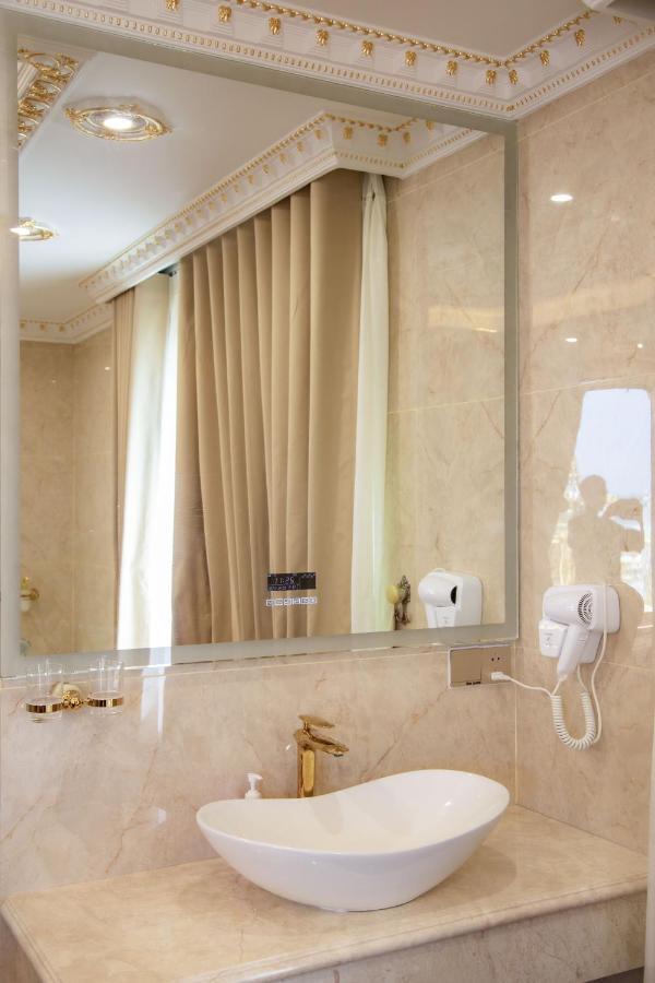 Tri Tam Hotel - Khach San Tri Tam Ben Luc ภายนอก รูปภาพ
