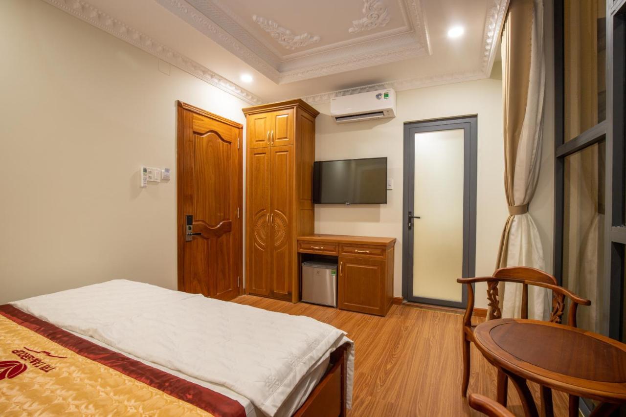 Tri Tam Hotel - Khach San Tri Tam Ben Luc ภายนอก รูปภาพ