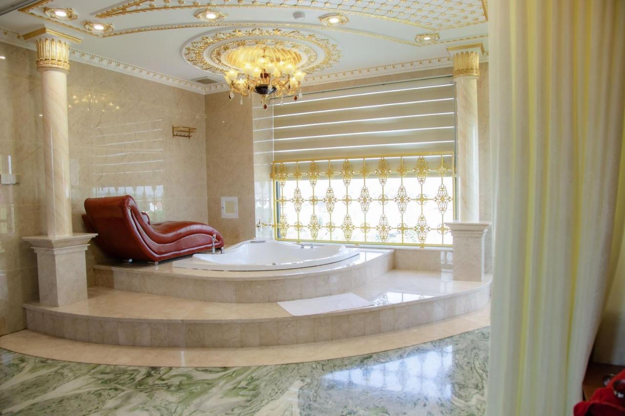 Tri Tam Hotel - Khach San Tri Tam Ben Luc ภายนอก รูปภาพ