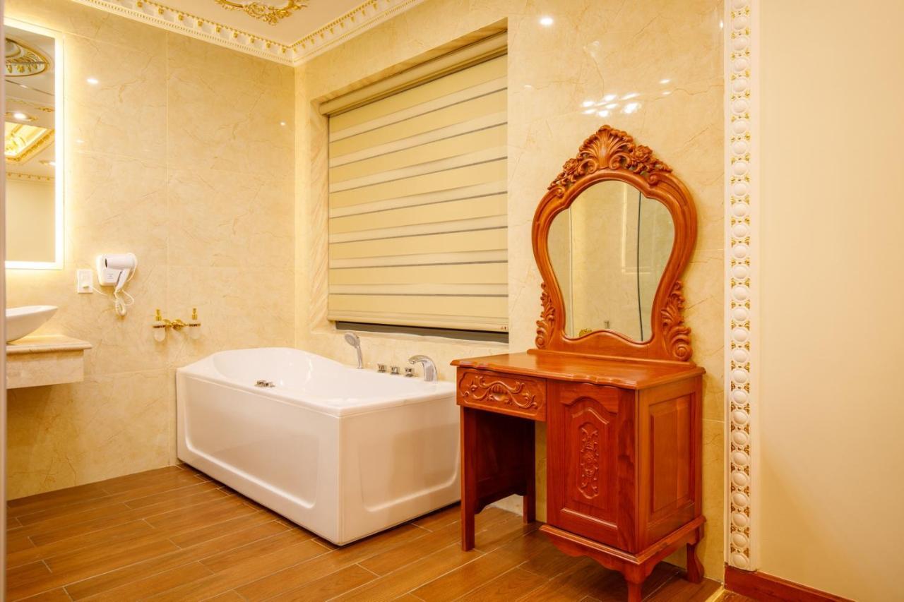 Tri Tam Hotel - Khach San Tri Tam Ben Luc ภายนอก รูปภาพ