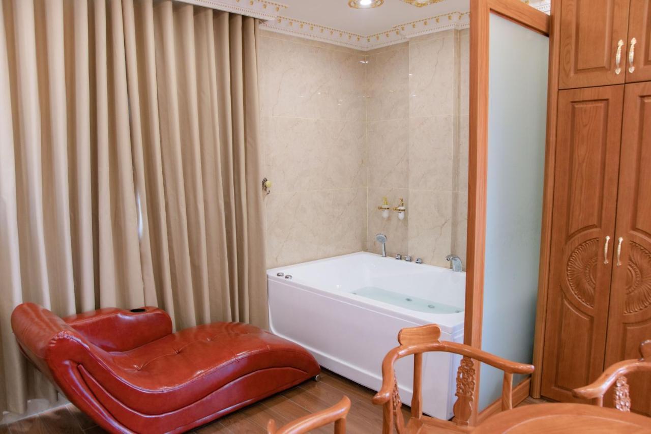 Tri Tam Hotel - Khach San Tri Tam Ben Luc ภายนอก รูปภาพ