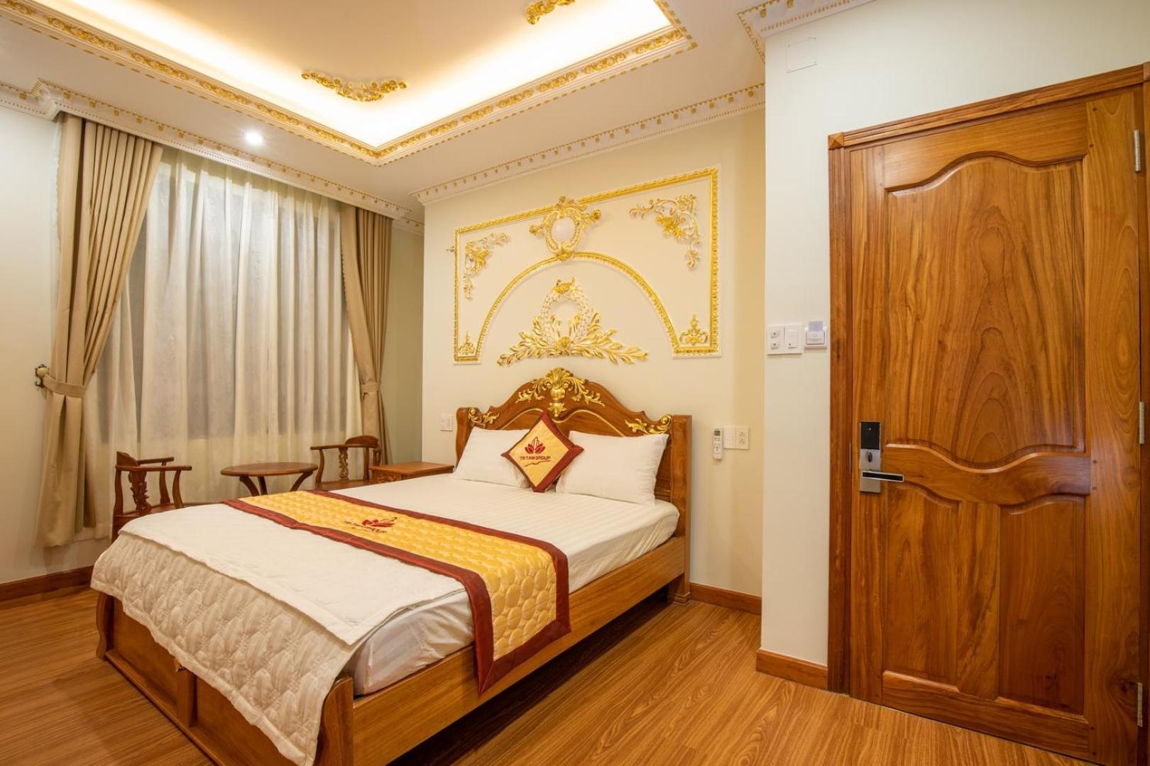 Tri Tam Hotel - Khach San Tri Tam Ben Luc ภายนอก รูปภาพ